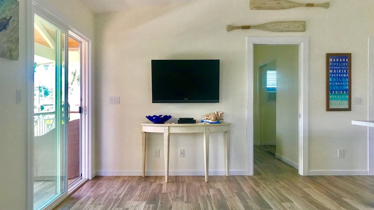 Waialee House | 1-Bed, 1-Bath - Walk to Beach.