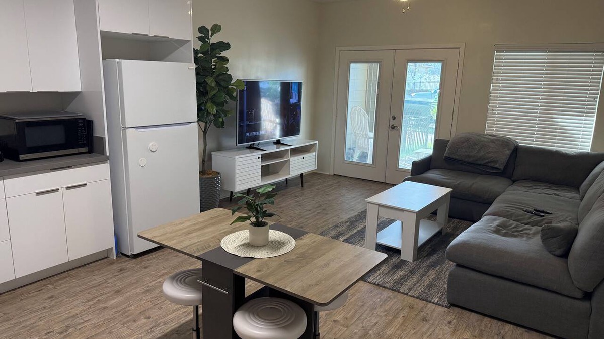 Ewa House | 1-bedroom townhome with AC in great neighborhood close to freeway/dining/beaches