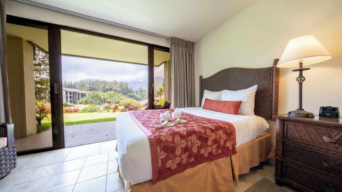 Princeville Hotel | #1 Best Value Resort on Kauai | 3 Relaxing Units, Full Kitchen, Swimming Pool!
