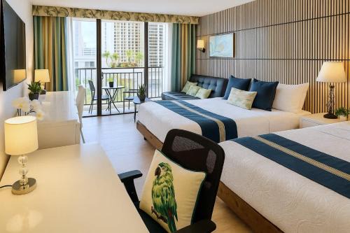 Waikiki Apartment | 1 block from Waikiki beach 3 beds and workspace