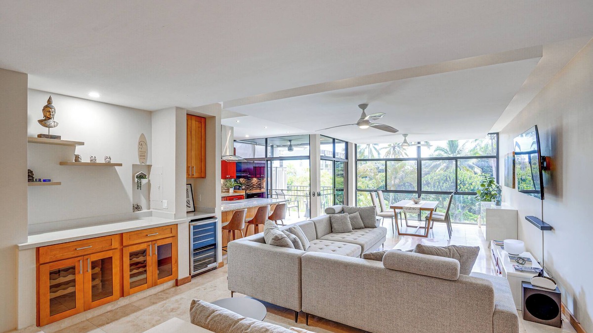 Enchanted Lake Condo | 1 Mi to Beach, Remote Work Hub: Modern Kailua Gem!