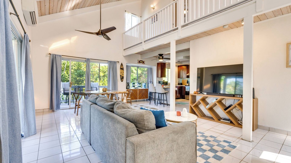 Kailua-Kona House | 1 Mi to Dtwn: Dreamy Kailua-Kona Home w/Balconies