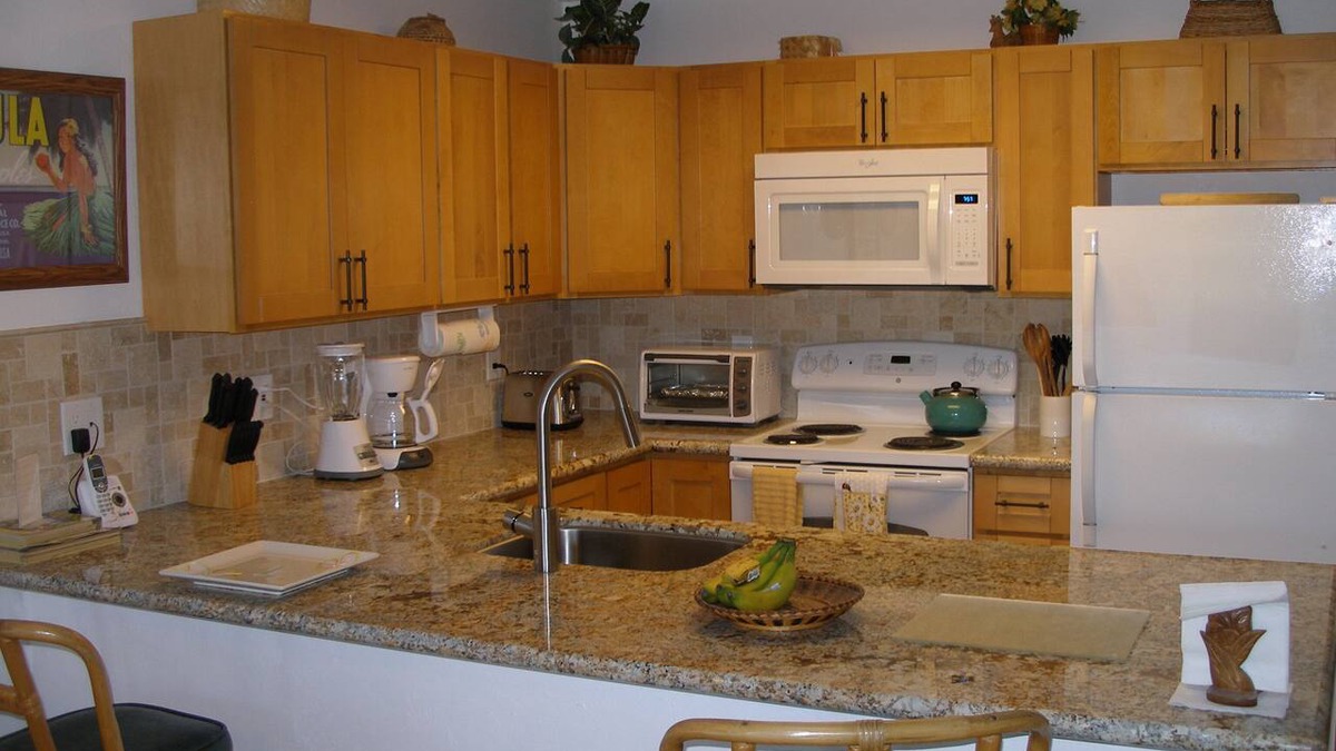 Kihei Condo | # 107 Lovely Grnd Flr King bed Unit, accross the street is a white sand beach