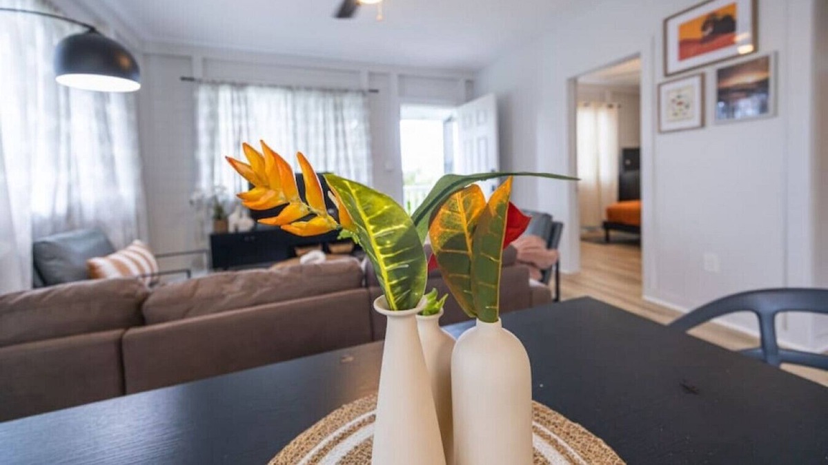 Hilo House | 117 Wainaku St, Hilo, Unit C