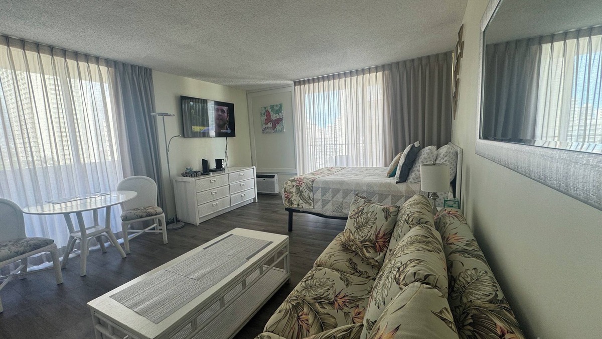 Waikiki Condo | 🌺 12 GUESTS 3 X ❤️AWESOME STUDIOS❤️ FREE PARKING 🏝️ 5MIN TO OCEAN 🏊♀️