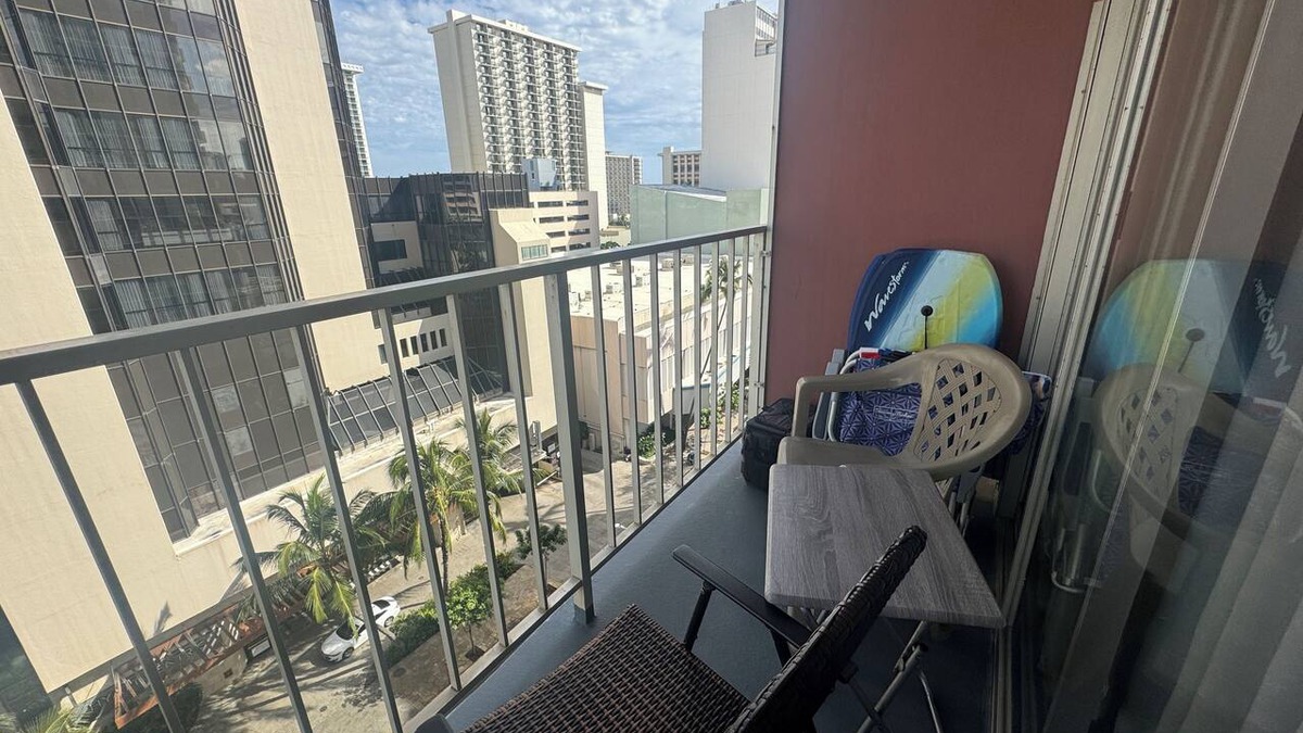 Waikiki Condo | 🌺 12 GUESTS 3 X ❤️AWESOME STUDIOS❤️ FREE PARKING 🏝️ 5MIN TO OCEAN 🏊‍♀️