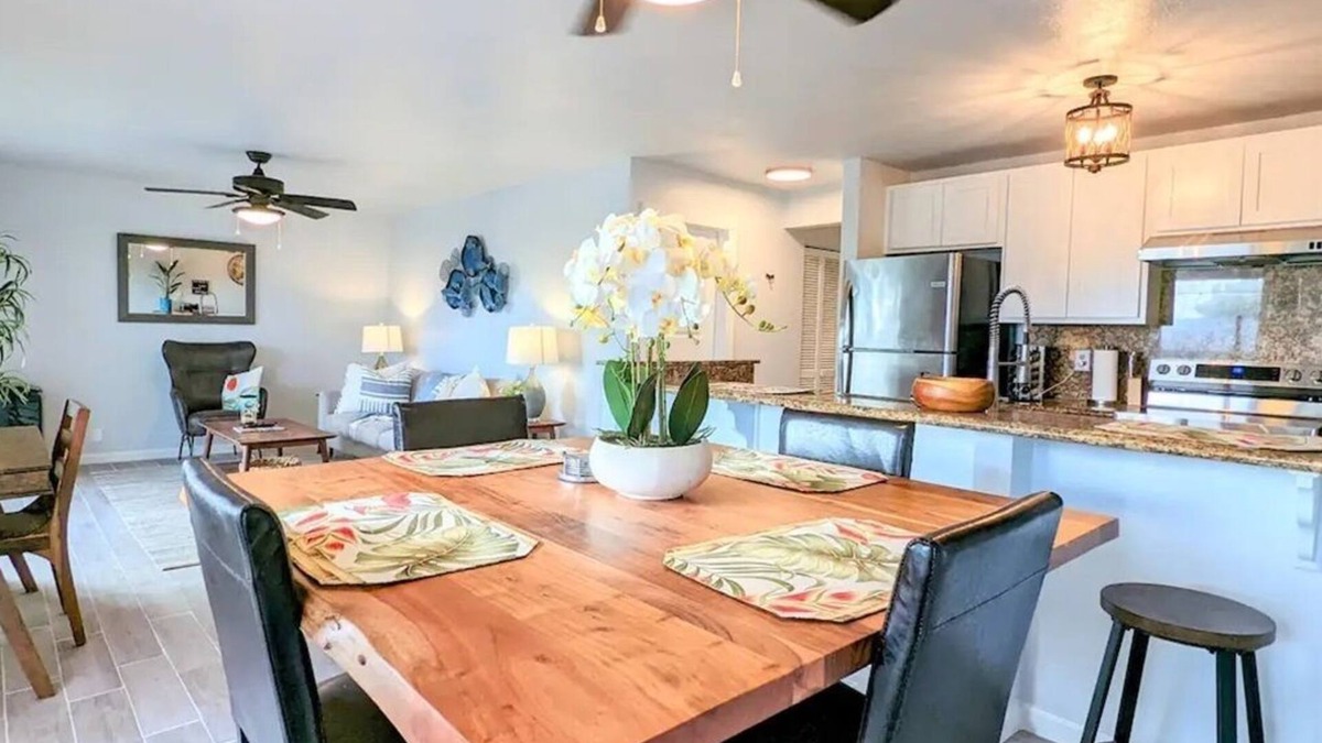 Kahaluu Bay Condo | 2 Bed 2 Bath Surfing & Snorkeling in Kahaluu Bay