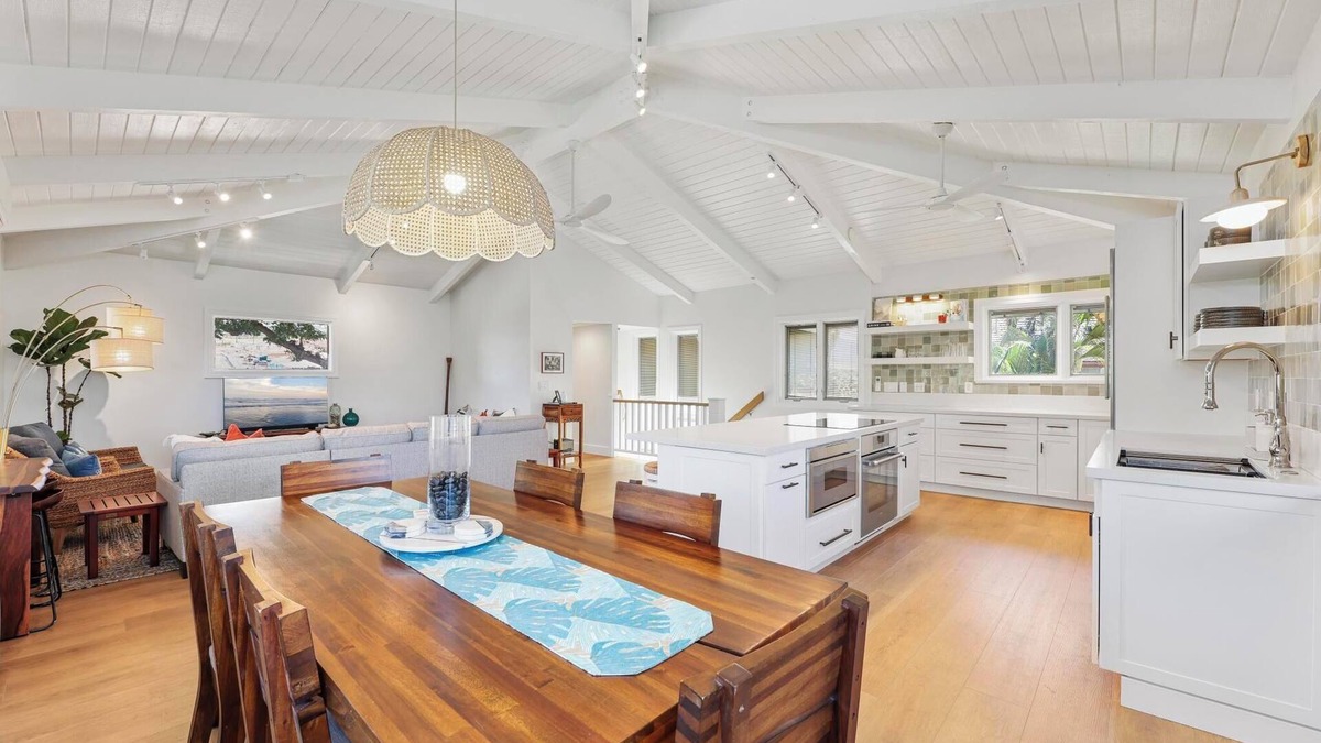 Historic Lahaina Front Street House | 2-bedroom, 2.5-bath Townhome Lahaina Basecamp, Surf, Pools & Family Chill