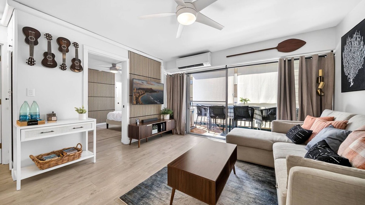 Waikiki Condo | 2 bedroom 2 bath ~ Free Parking ~ minutes from the beach ~ 4 beds, sleeps 7
