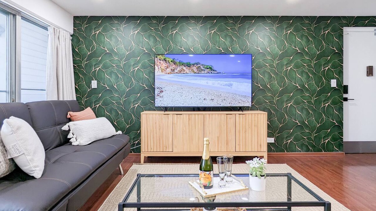 Waikiki Condo | 2 Bedroom 5 beds + 2 Bath + 1 Free Parking + Washer Dryer + 2min from the Beach
