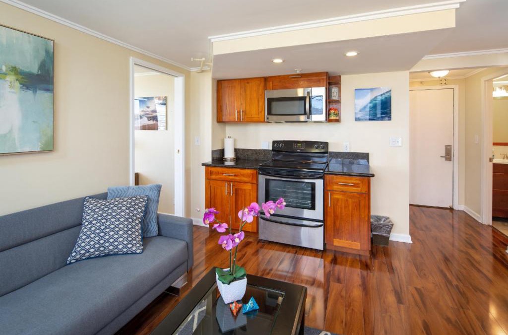 McCully - Moiliili Apartment | 2 Bedroom Corner Suite & Tropical Views