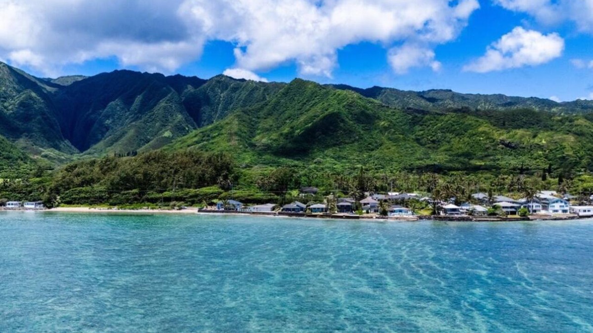 Hauula House | 2-bedroom house in North shore with cool AC breeze