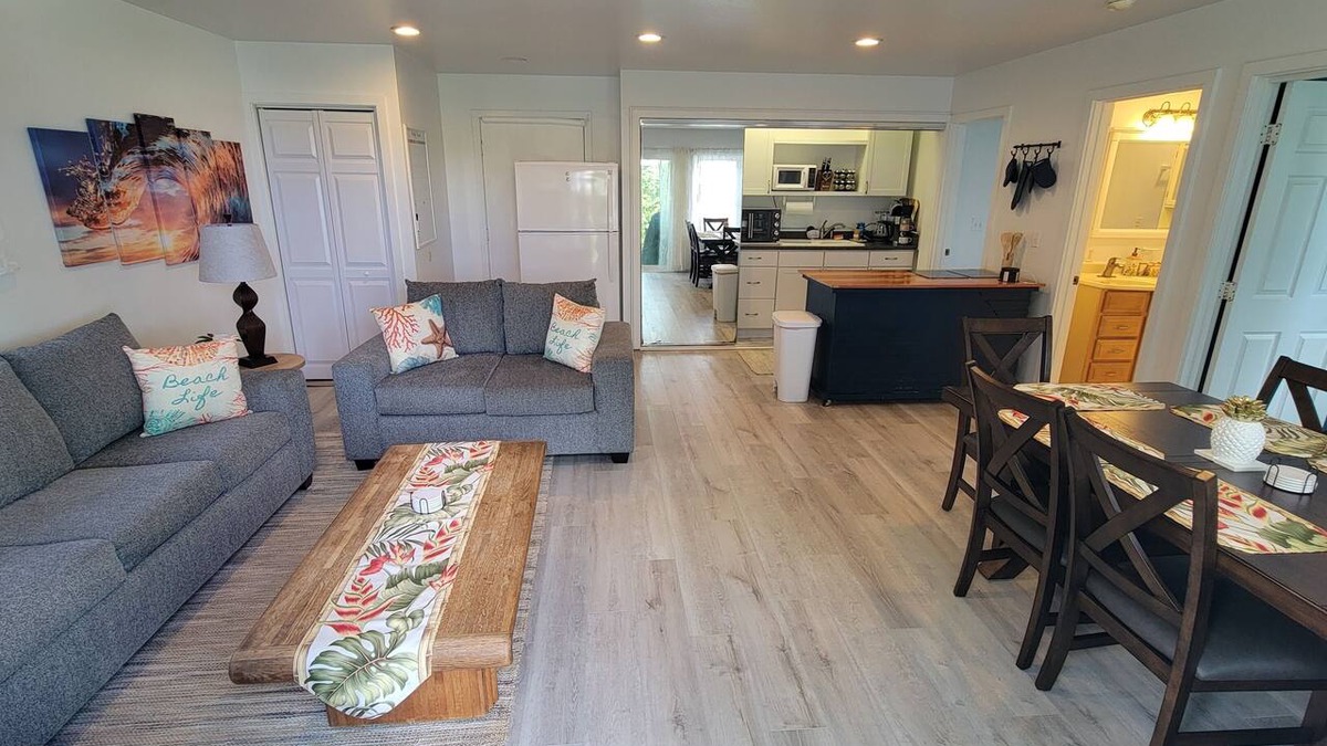 Lanikai House | 2 Bedroom - Steps away from Kailua Beach Park!