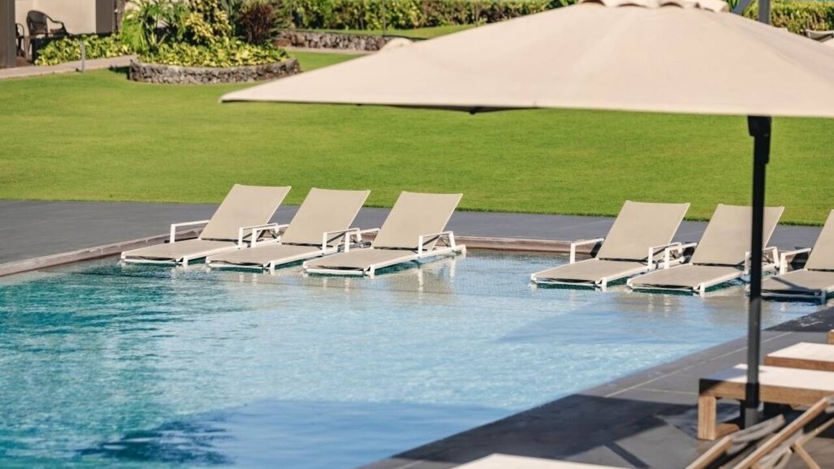 Kahului Hotel | 2 Family Friendly Units Steps from the Beach | Outdoor Pool | Free Shuttle