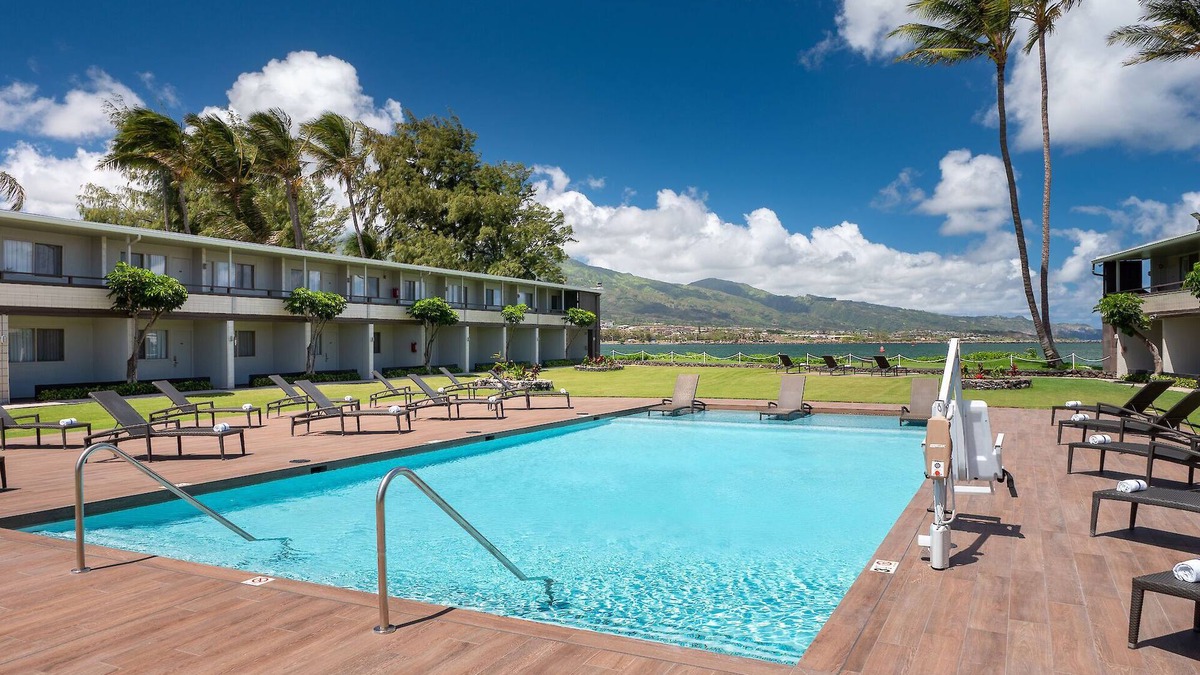 Kahului Hotel | 2 Pet-friendly Units with Stunning Ocean Views, Outdoor Pool!