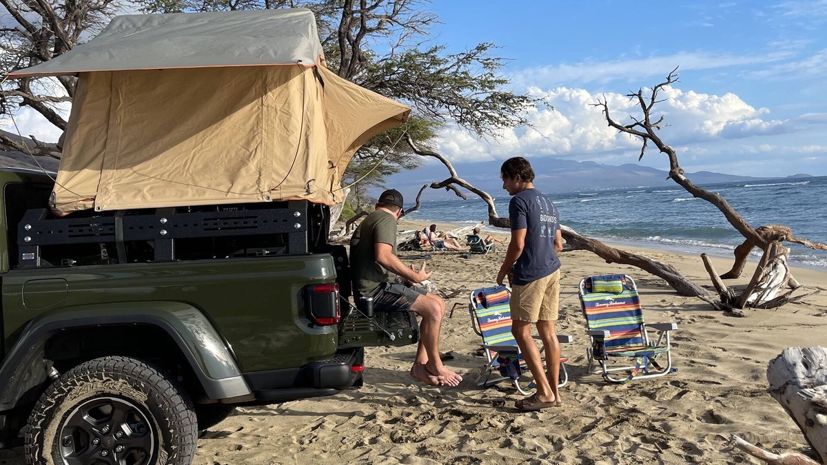Kahului House | 2022 Jeep Gladiator Rubicon with a Rooftop tent & all the amenities!