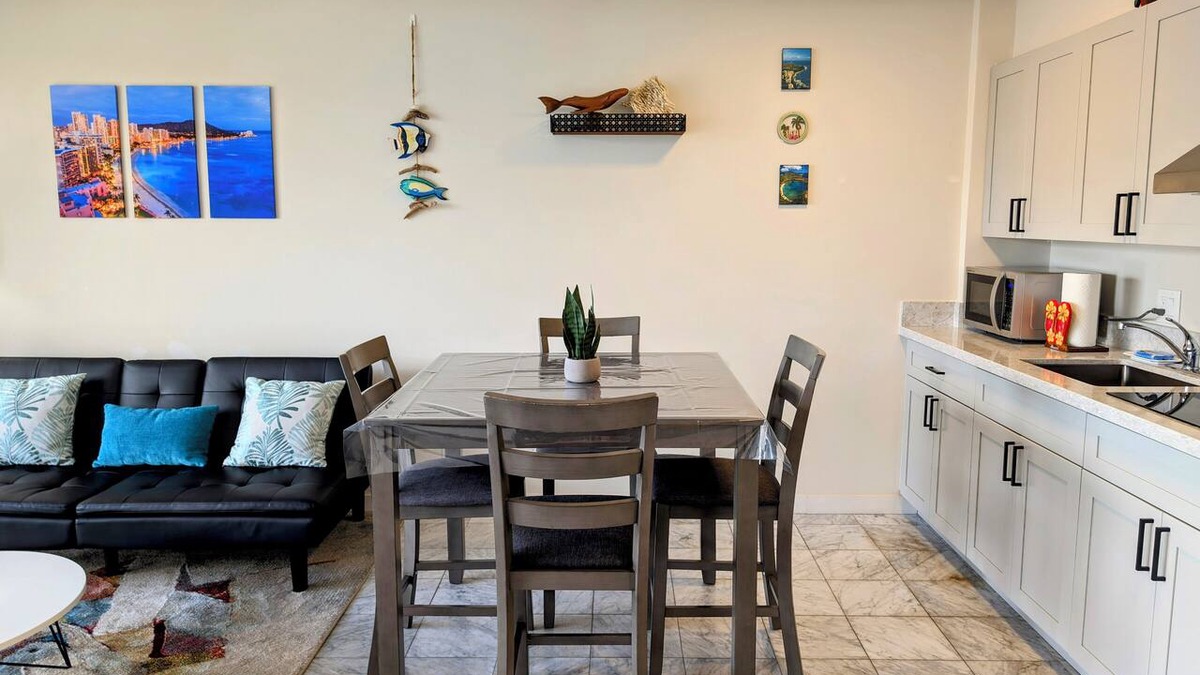 Waikiki Condo | 22nd Fl, Free parking, AC, WIFI, Beautiful Mountain View