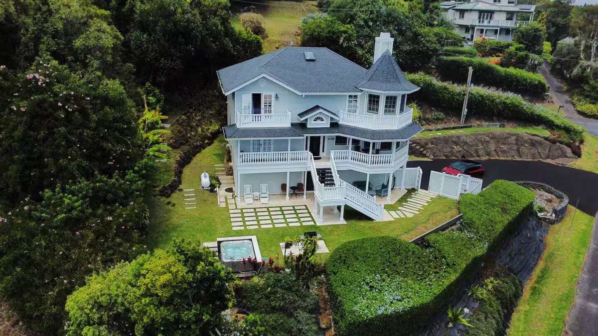 Waimea House | 2600ft Luxury Paradise: Hot Tub & Maunakea Views