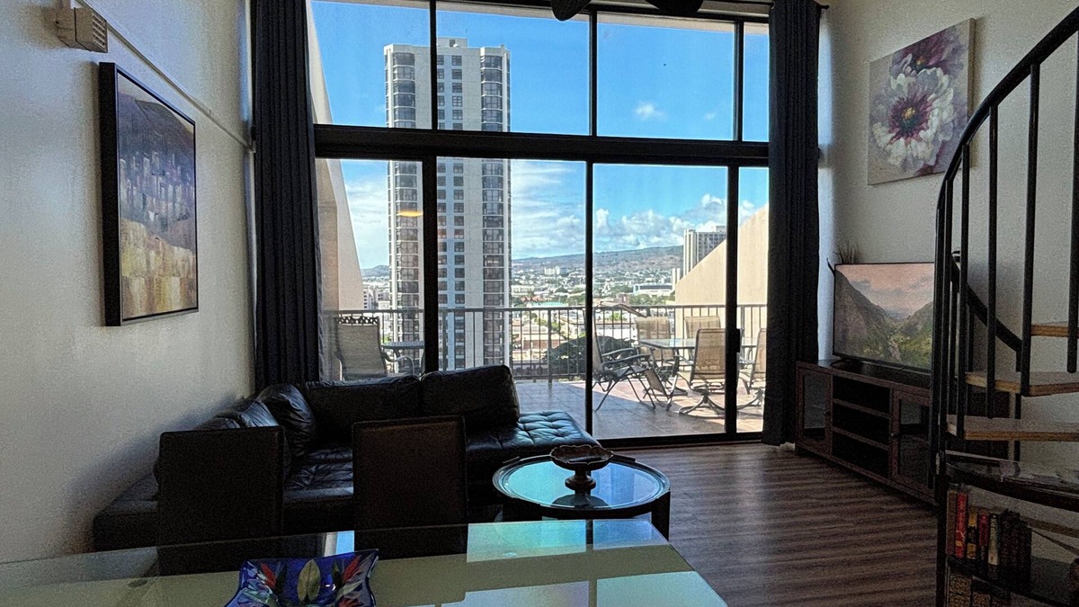 Downtown Honolulu Condo | 2BR+Loft Huge Patio Quiet & Spacious with Free Parking