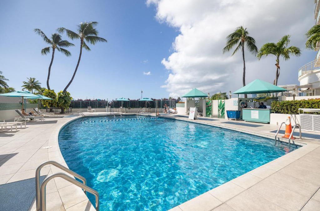 Waikiki Apartment | 2BR Oceanview condo with lanais & pool access