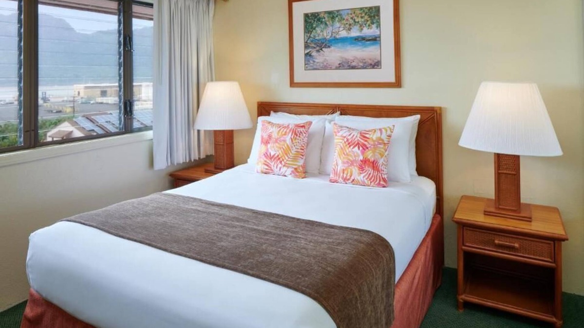 Nawiliwili Apartment | 2BR Unit | Walk to Kalapaki Beach – Onsite Pool, Tennis & Easy Access to Dining