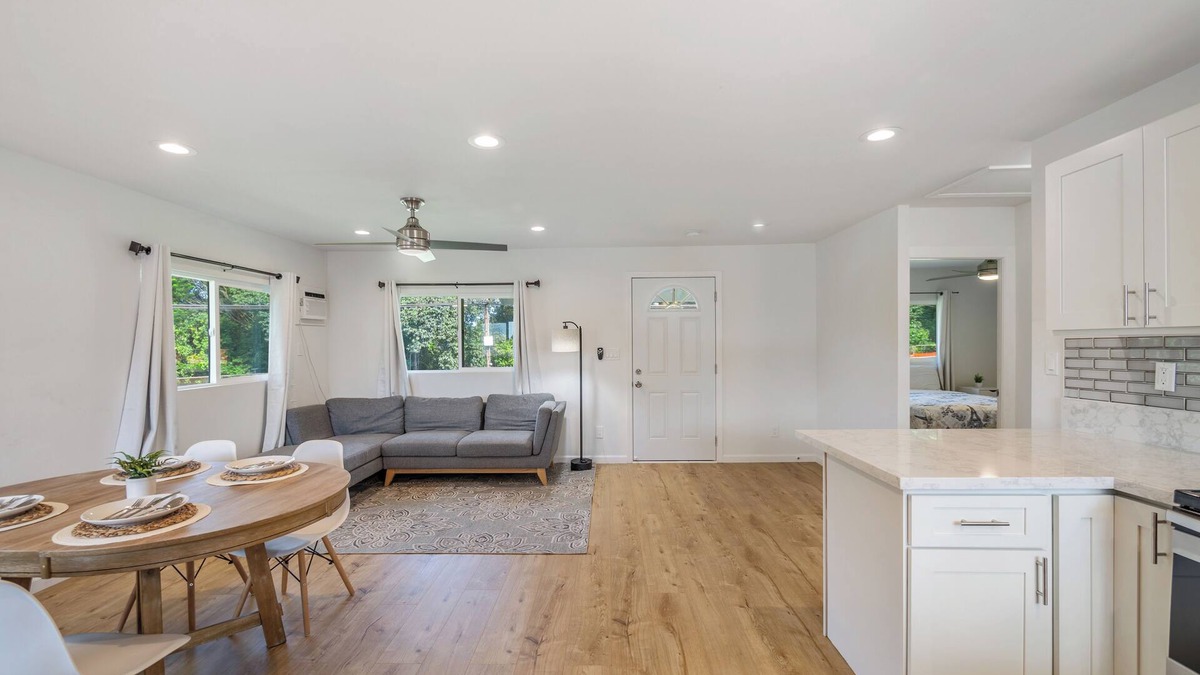 Wahiawa House | 2BR Wahiawa Sleeps 4 + AC WiFi Pet-Friendly Parking