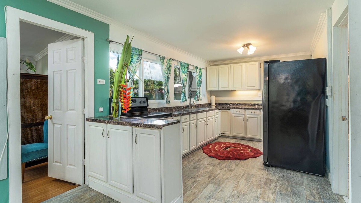 Waialee House | 3-Bedroom Home Plus Mother-in-Law-Suite in Peaceful Haleiwa Hawaii