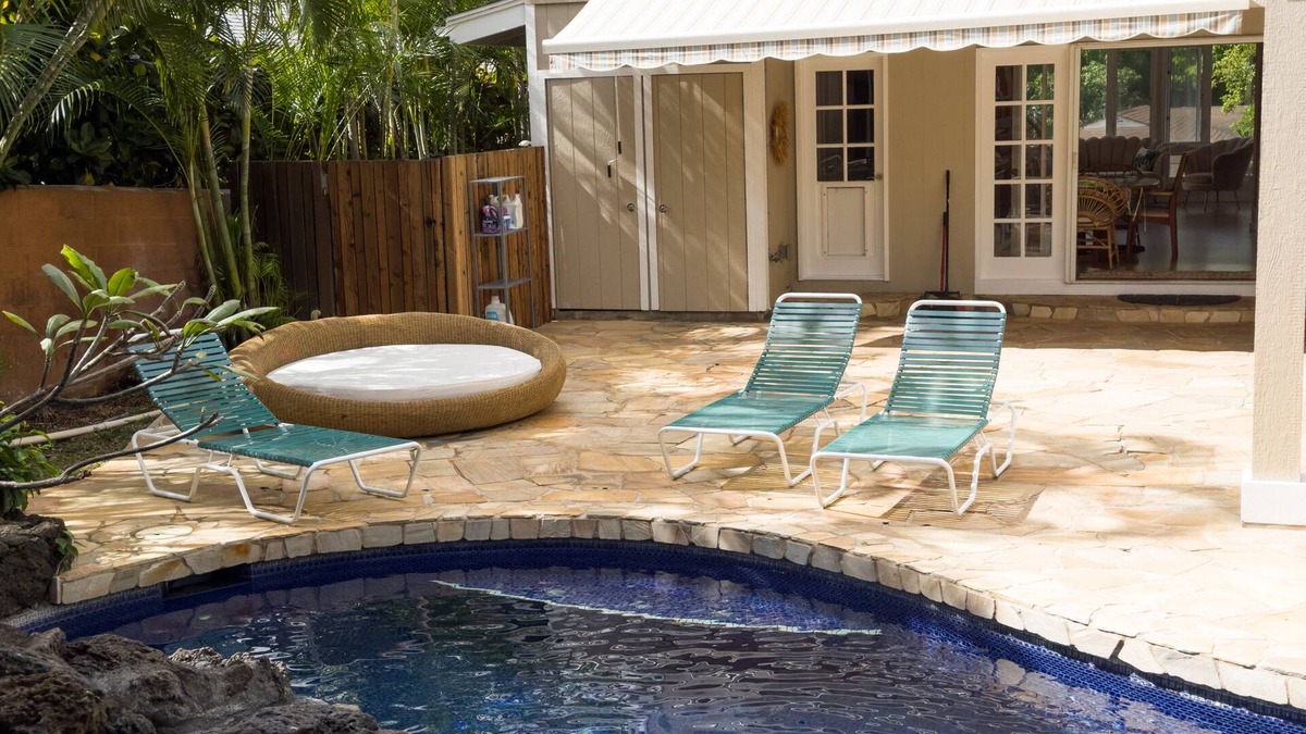 Diamond Head - Kapahulu - St. Louis House | 3-bedroom house in Waikiki with pool/jacuzzi, walking distance from the beach