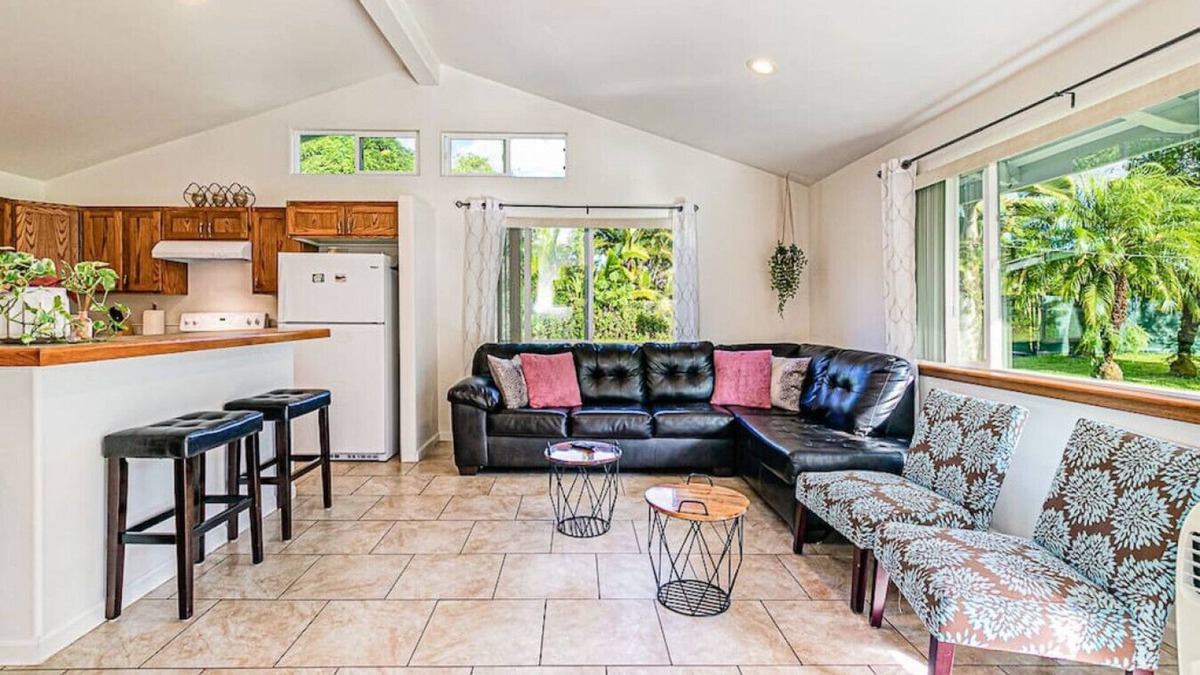 Keaau House | 3 BR Free Parking, Billiard, Games,1gb Internet.