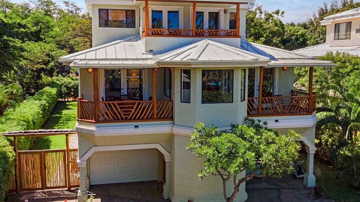 Kamuela House | 3 Story House - Sleeps 16+ Whole House - steps to the Beach-Shore!