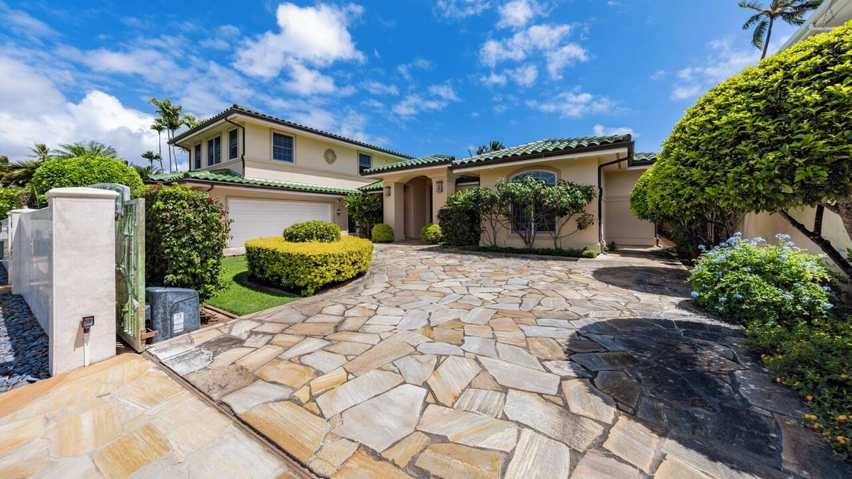 Kahala House | 4 Bedroom Beautiful Home in Kahala