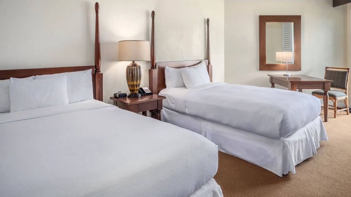 Hanamaulu Hotel | 4 Home-like accommodation w/Garden View! Outdoor Pool, Near Lydgate State Beach