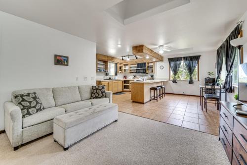 Keaau Apartment | 4 Mi to Beach: Keaau Retreat w/Relaxing Porch!