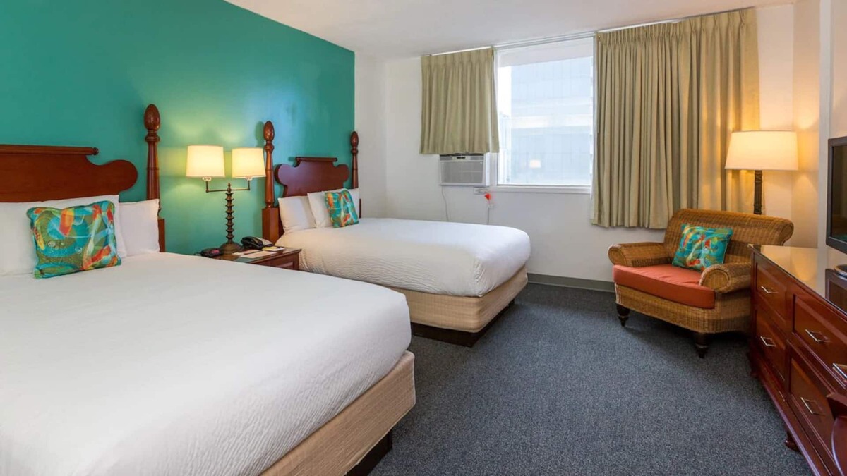 Ala Moana House | 4 x Deluxe Two Doubles Room at Pagoda Hotel