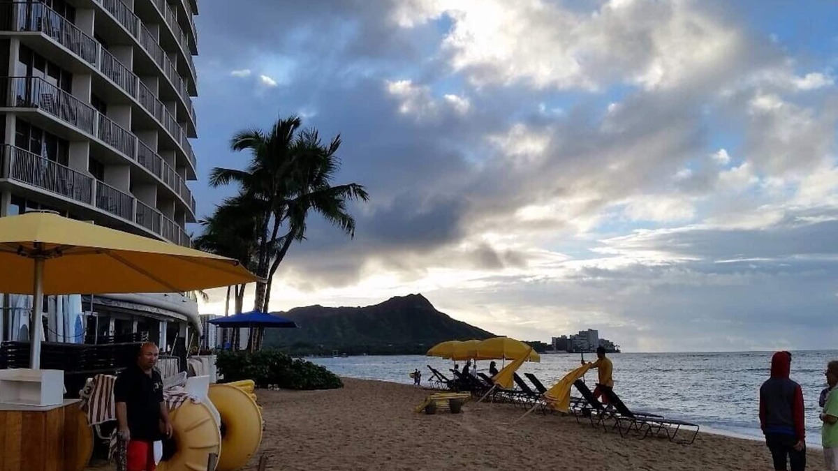 Waikiki Condo | 5 minutes from Waikiki Beach, Ocean Views, Free Parking, Wifi & Cable TV