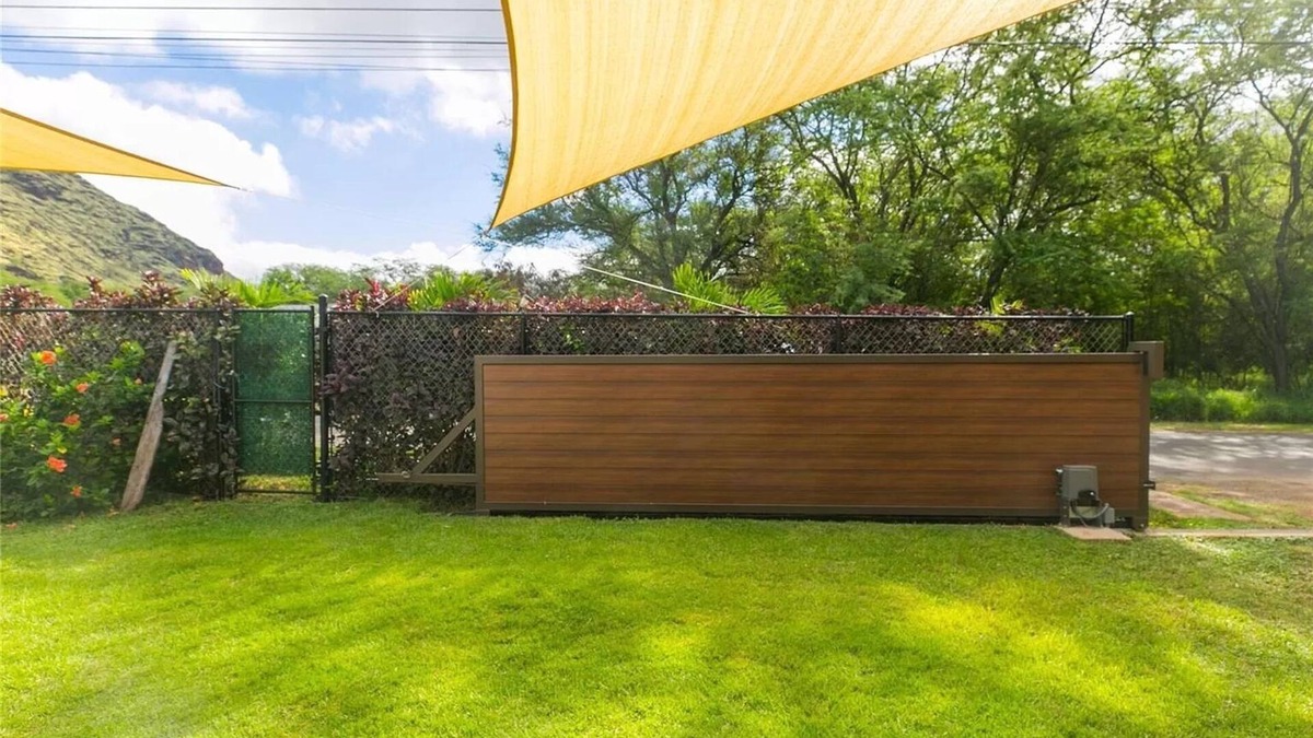 Makaha House | 581feet away from the beach on country road surrounded by greenery and mountains