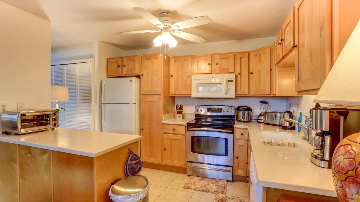 Queen Emmas Bluffs Condo | A/C in all 3 Bedrooms! Partial ocean views, Walk to beach