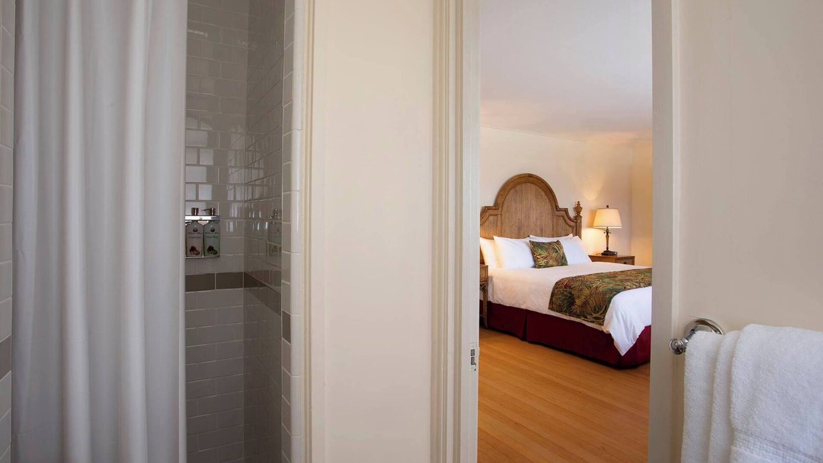 Volcano Hotel | A Place You'll Surely Enjoy! Deluxe Crater View King Unit, Parking & Bike Rental