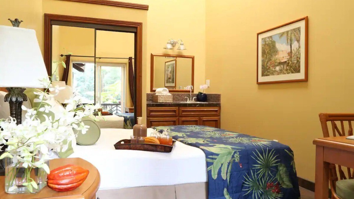 Pahoa Hotel | A Polished Retreat: Double Accommodations & Detached Bathroom