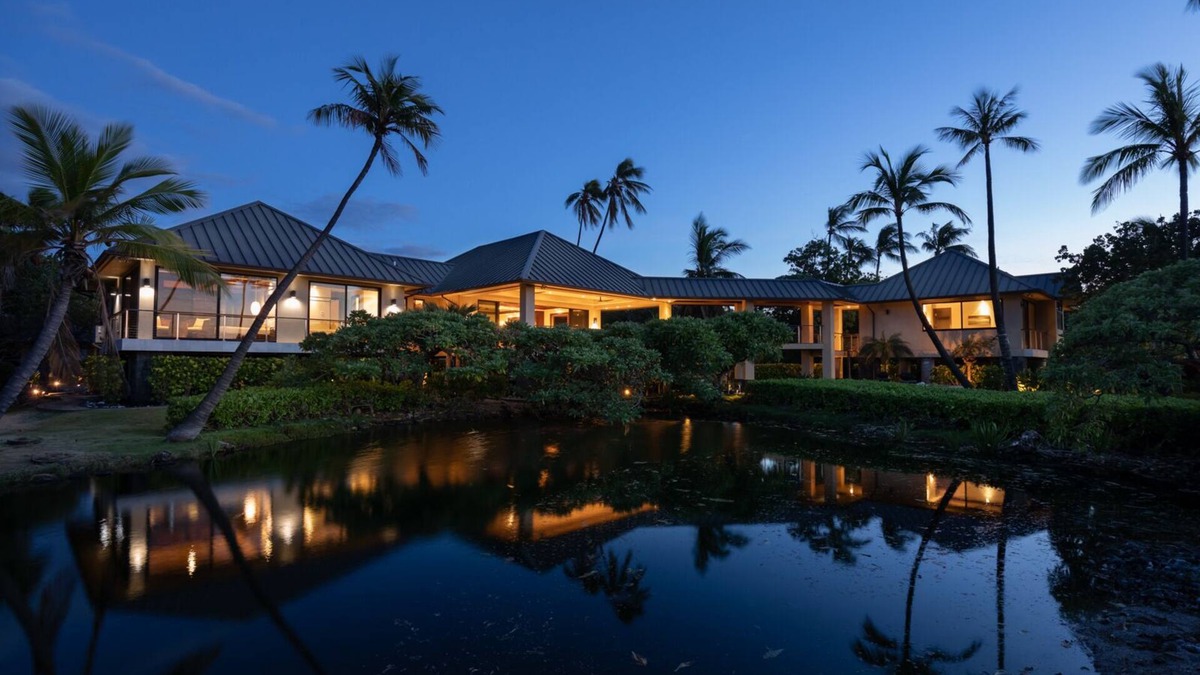 Kamuela House | A Private Luxury 350+ Oceanfront Estate in an Oasis/4Runner Option