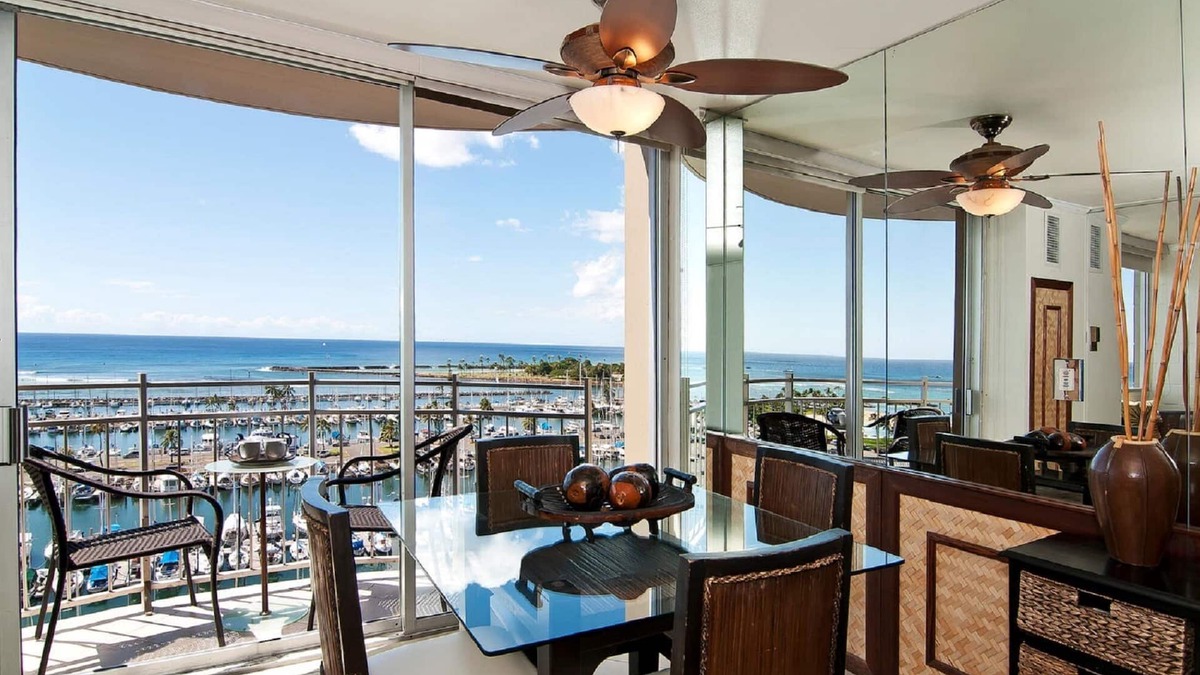 Waikiki Condo | Absolutely Oceanfront - Amazing view- Full Kitchen- full disability access.