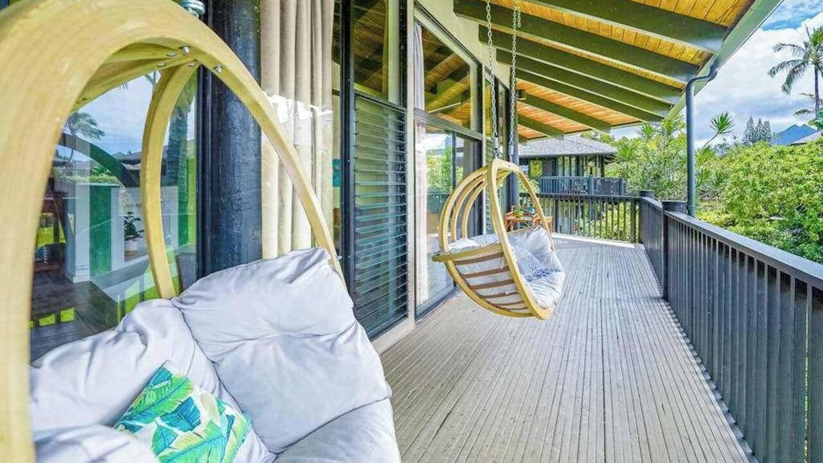 Princeville Condo | Airy Princeville Condo with Free WiFi, Deck & Pool Near Golf