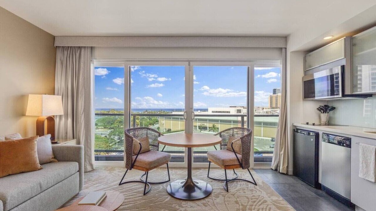 Ala Moana Bed & Breakfast | Ala Moana 1 Bedroom · Ocean Views, Beach, Mall