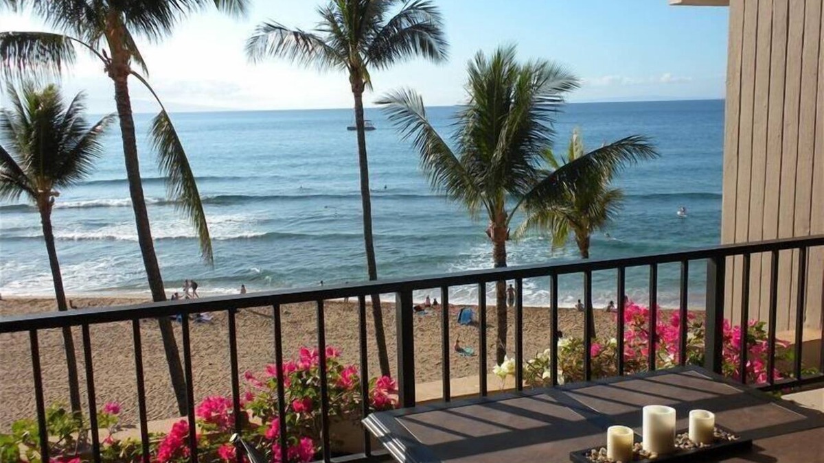 Lahaina Condo | "Alii is the Hawaiian word for Royalty' , and our 2 bedroom is this and much more, it is Luxury at its Best. When we say DIRECT OCEANFRONT, we mean it. This unit was completely redesigned and remodeled and located on the 5th floor in building 3.
