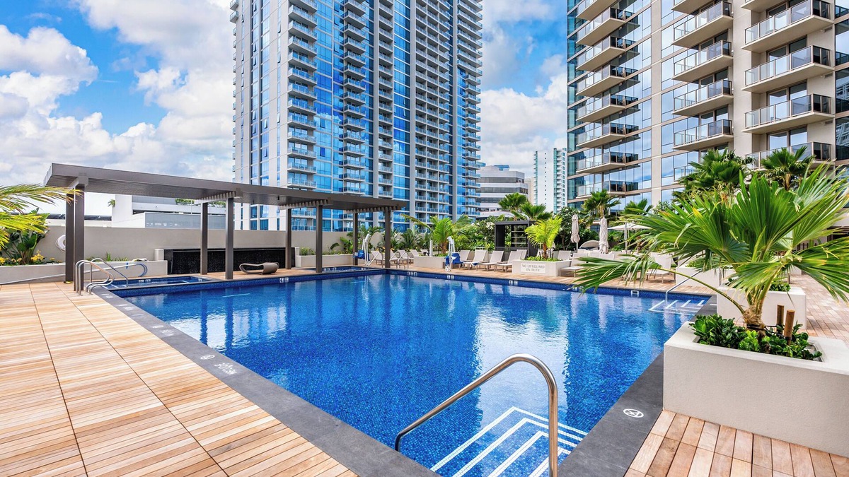 Ala Moana House | Aloha Heights: Luxury 1-Bedroom Condo with Pool, Gym & Ocean Views