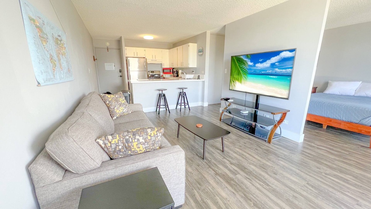 Waikiki Condo | Aloha Living at Waikiki Lanais | Pool + Gym