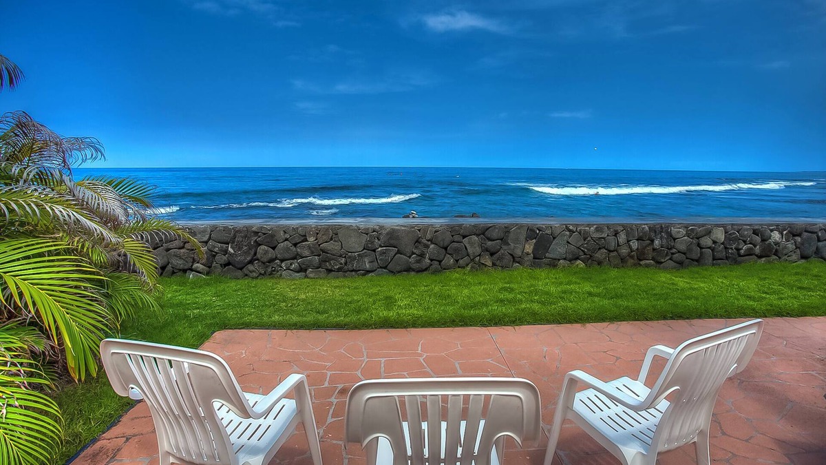 Kailua-Kona Condo | Aloha! Oceanfront, TV, Pool, Hot Tub, A/C.