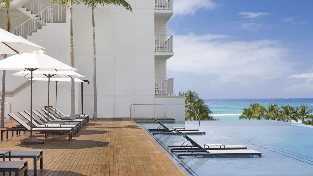 Waikiki Hotel | Alohilani Resort – Breathtaking Views, Private Cabanas – Heart of Waikiki
