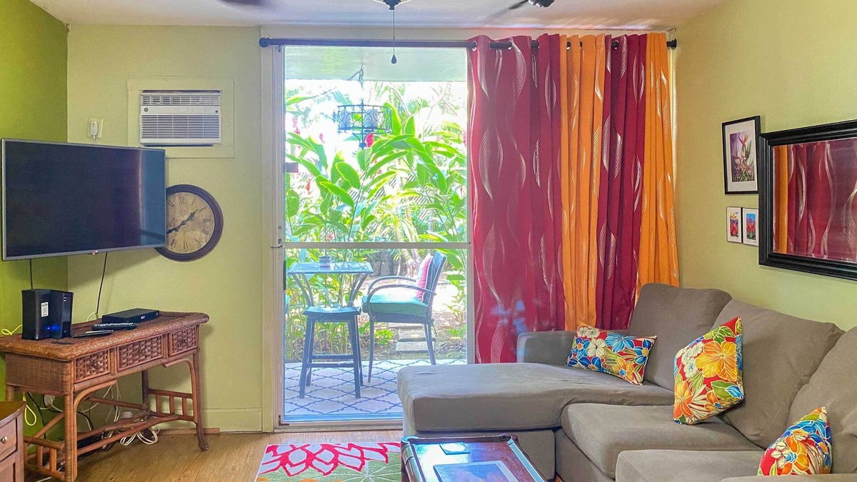 Historic Kailua Village Condo | Amazing, Close to Ironman Start: Kona Islander Inn