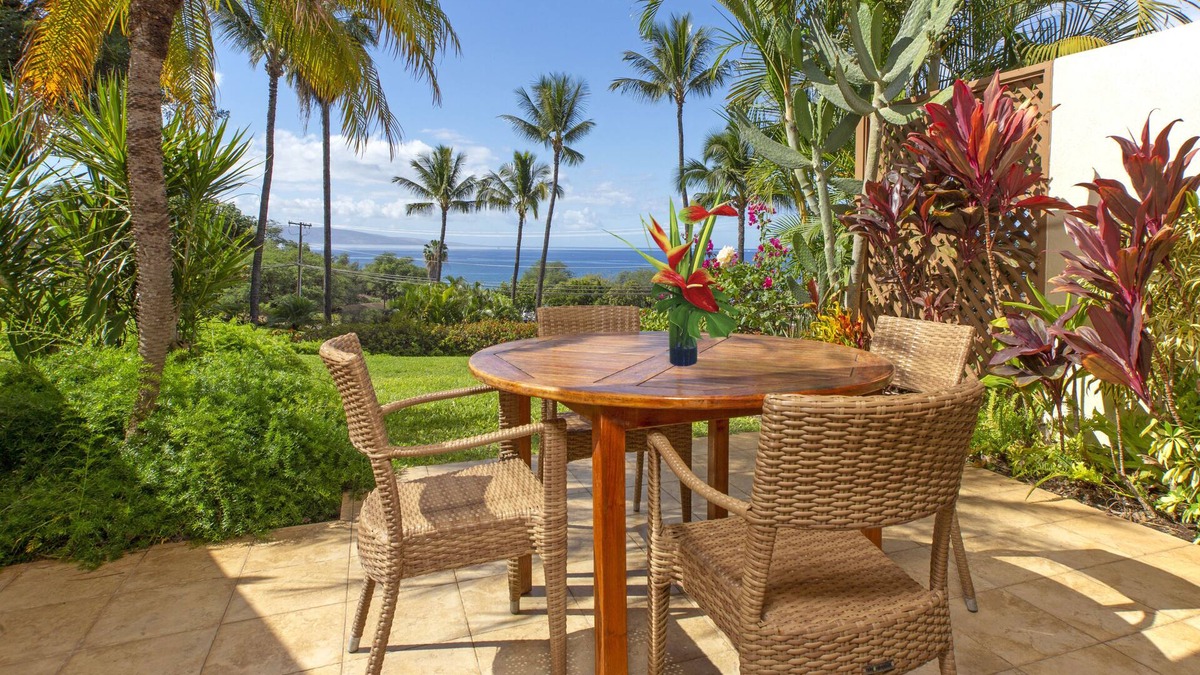 Kihei Condo | Amazing Front-Row Ocean View, Retractable Lanai Awning. Walk to Beaches & Shops